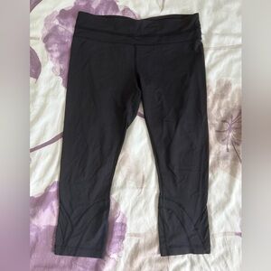 Lululemon Zip Back Pocket Crop Capri Leggings